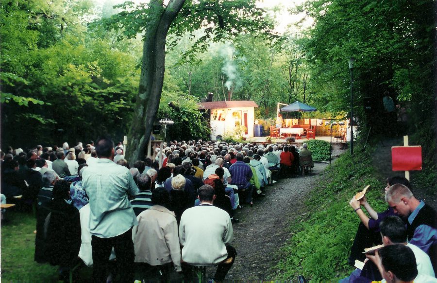 Freilichttheater im Densberger Burggraben im Jahr 2000, wir spielen das Stck Liebe auf Italienisch