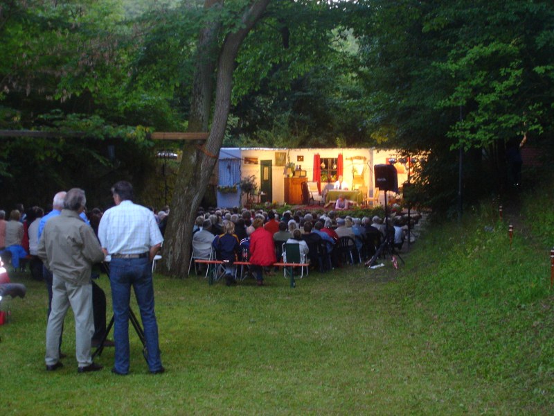 Die Premiere des Theaterstcks Risiken und Nebenwirkungen am 11.7.2008 im Burggraben Densberg